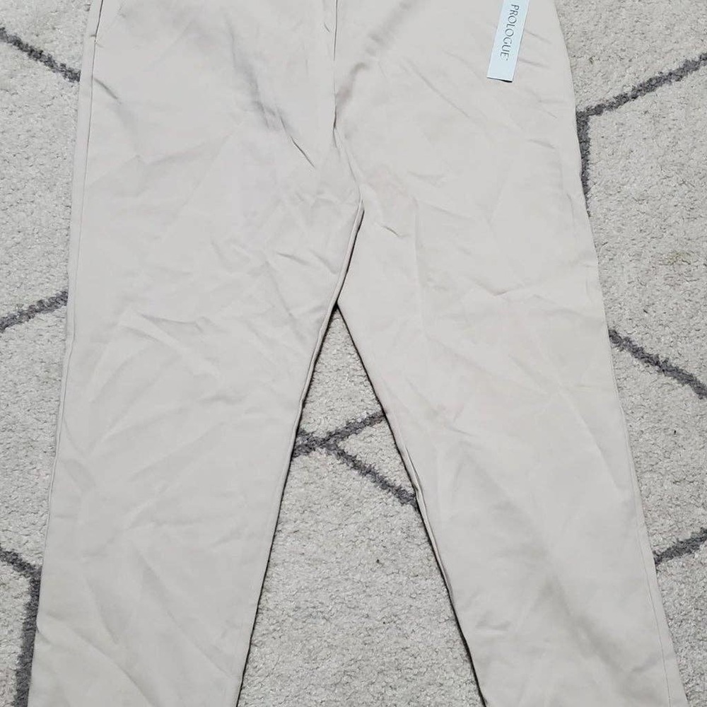 NWT Prologue Cream Mid-Rise Capri Pants - Size 8
